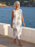 Celeste vestido de flores azules, paseo marítimo mediterráneo