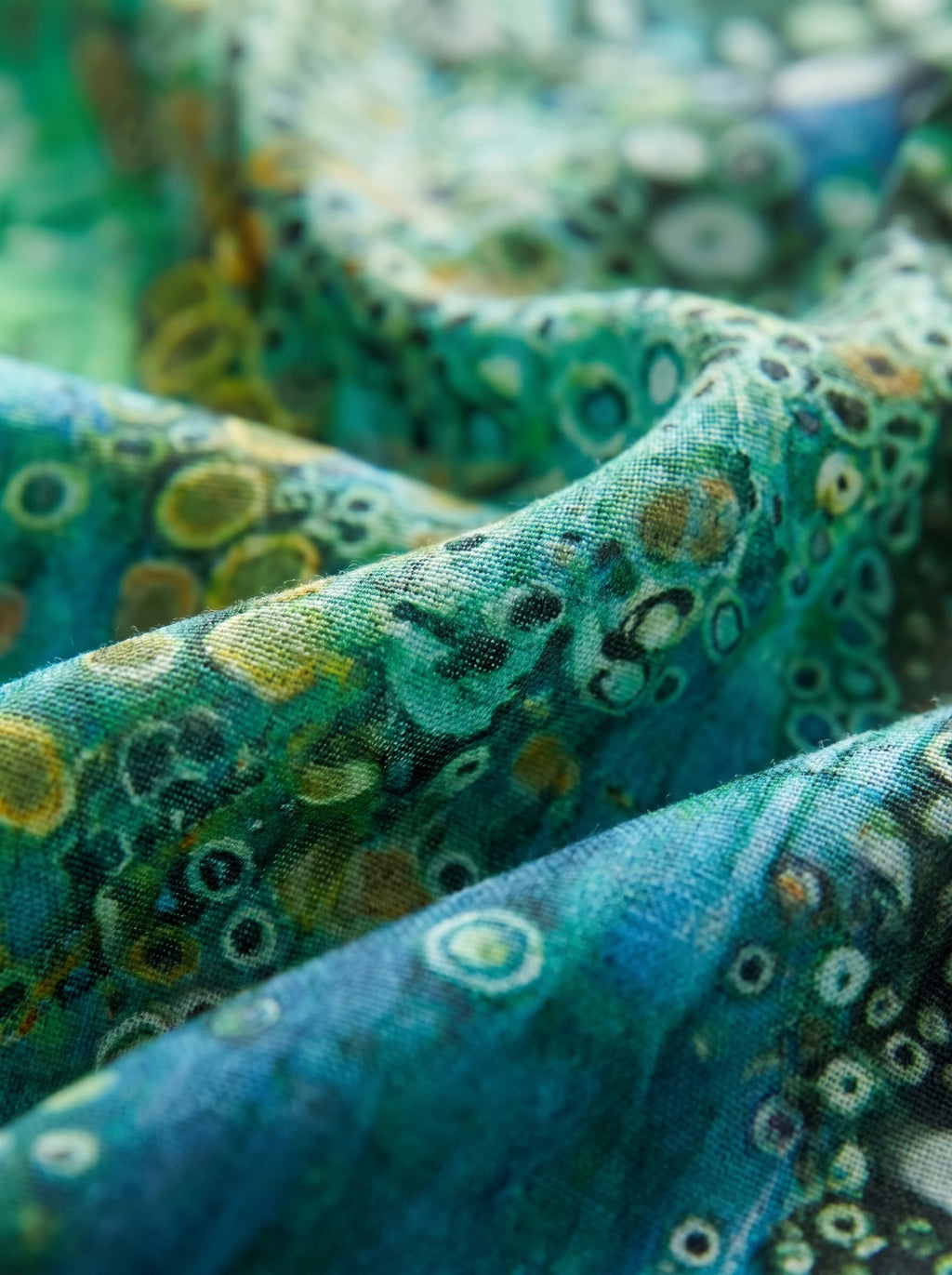 Nerea vestido de mosaico artístico, detalle del tejido
