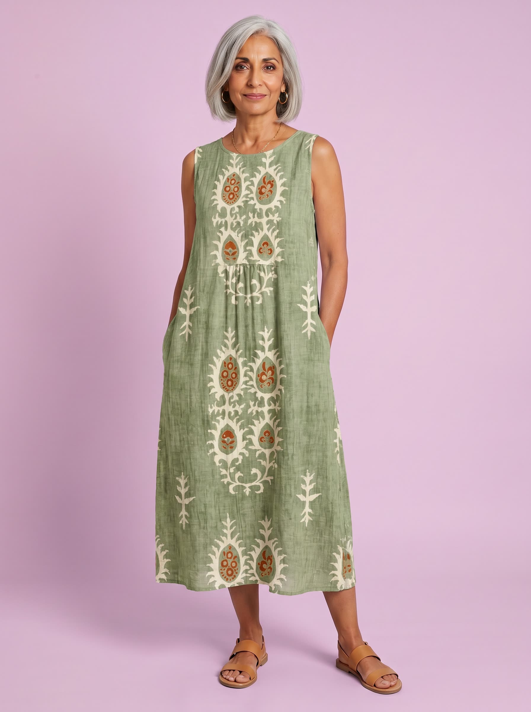 Salvia vestido de estampado étnico, estudio