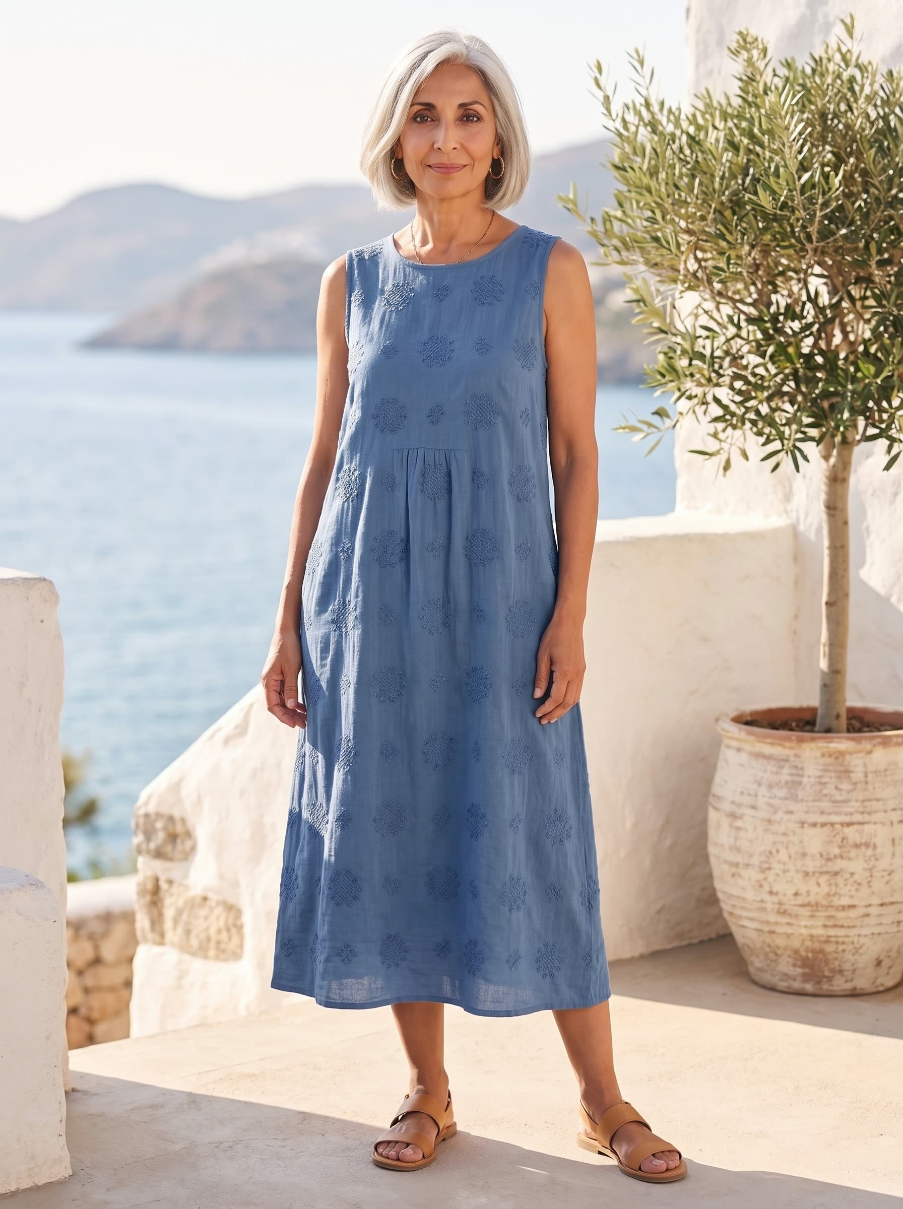 Vega vestido azul texturizado, terraza junto al mar